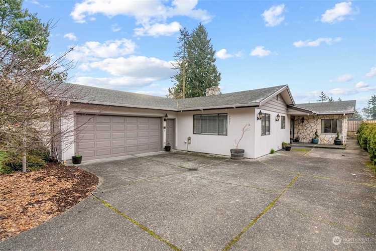 2221 Cedar Place Longview, WA 98632