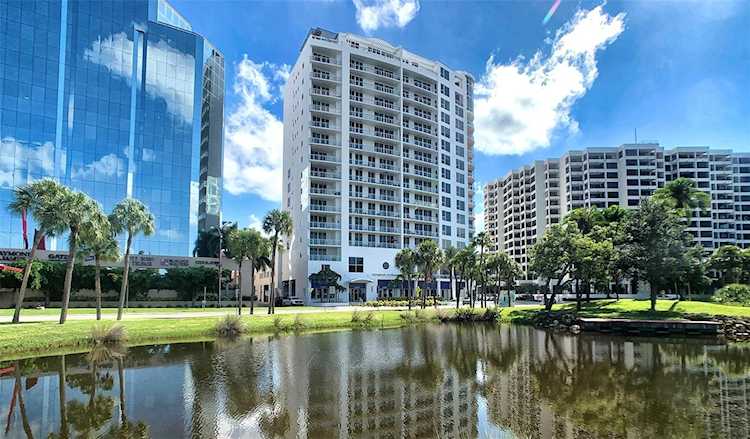 1233 N Gulfstream Ave #301 Sarasota, FL 34236