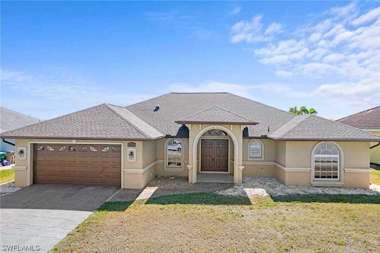 2410 W Beach Parkway Cape Coral, FL 33914