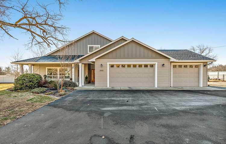2655 Beall Ln Central Point, OR 97502