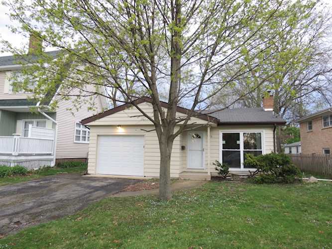 609 Delles Rd Wheaton, IL 60187