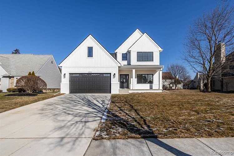 39526 Westminster Circle Novi, MI 48375 home for sale, MLS#20230012182 | Dwellings Michigan Real Estate Photo 1