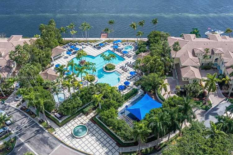 21150 Point Pl #2403 Aventura, FL 33180