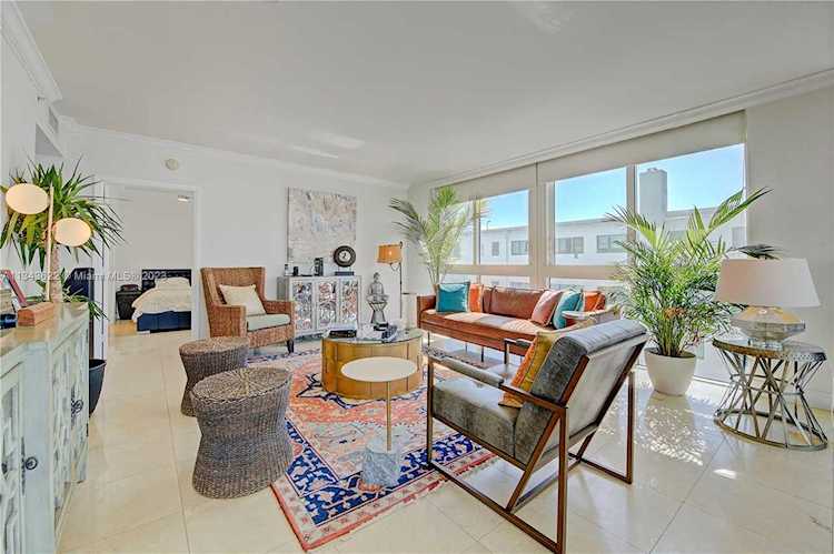 6365 Collins Ave #1007 Miami Beach, FL 33141