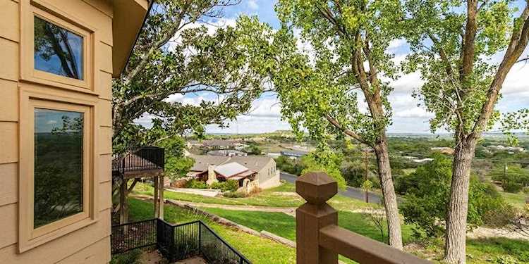 415 Summit CIR Fredericksburg, TX 78624
