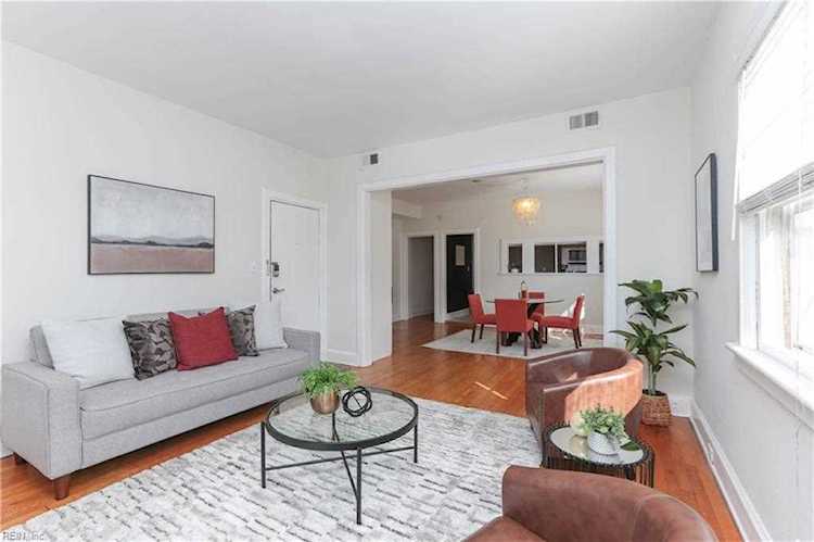 828 Harrington Ave #4 Norfolk, VA 23517 home for sale, MLS#10474906 - Crescas Real Estate Photo 1