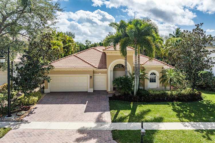 8668 Valhalla Drive Delray Beach, FL 33446
