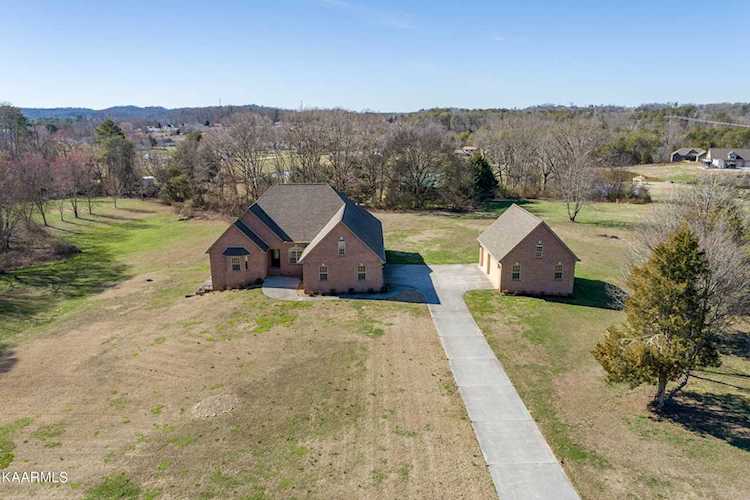 3710 Windstream Dr Friendsville, TN 37737