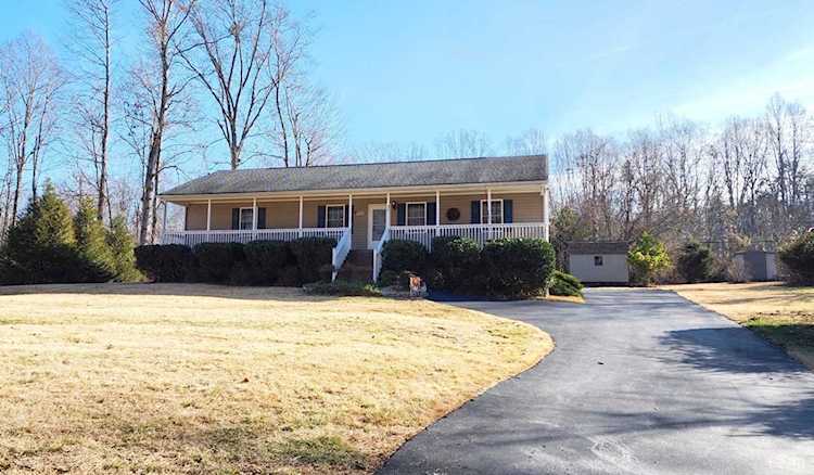 31 Lake Shore Ln Lynchburg, VA 24502 | MLS 341845 Photo 1