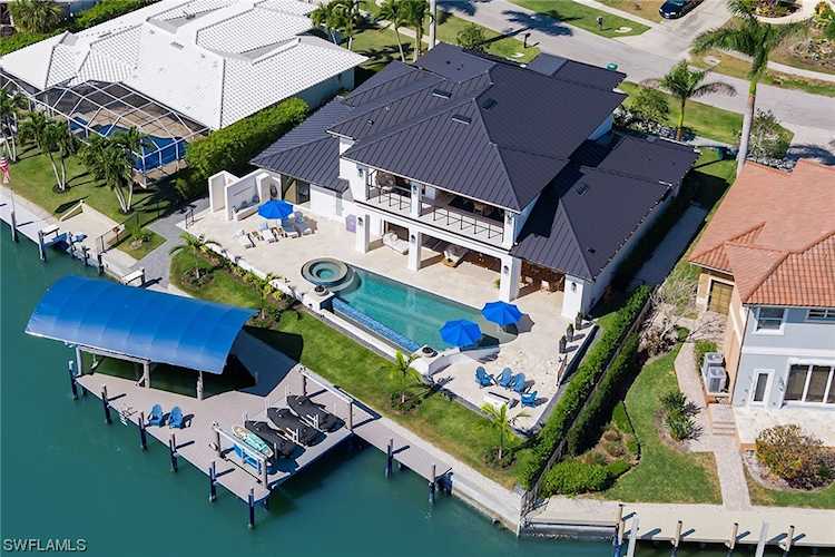 735 Fairlawn Ct Marco Island, FL 34145