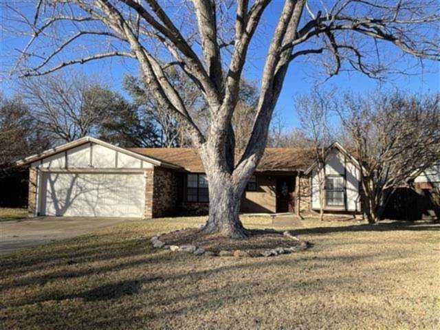 1605 Briar Run Benbrook, TX 76126