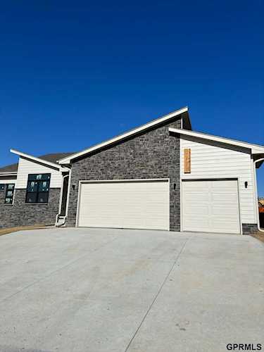 2116 Gindy Dr Bellevue, NE 68147