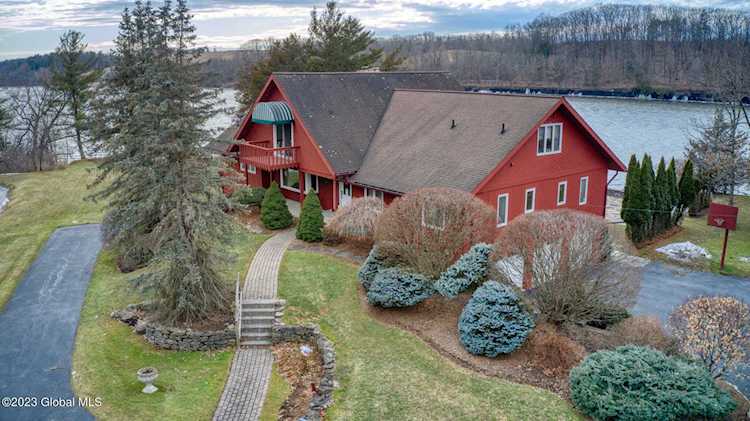 6 Brian Dr Rexford, NY 12148