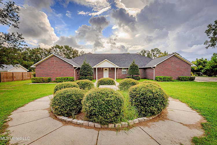 5122 Gates Ave Long Beach, MS 39560