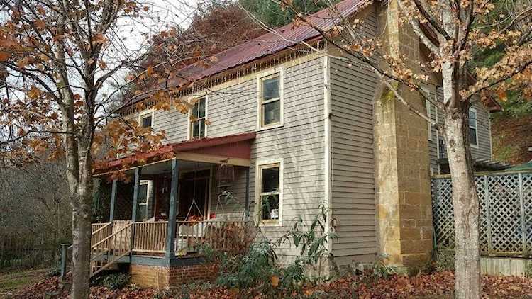 25397 Midland Trail E Lewisburg, WV 24901