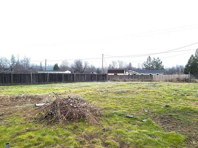 568 Pleasant Valley Rd Merlin, OR 97532