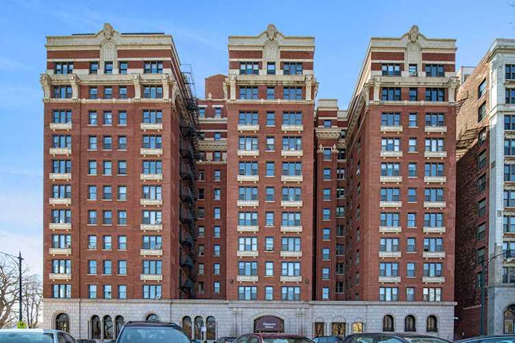 5300 S Shore Dr #66 Chicago, IL 60615