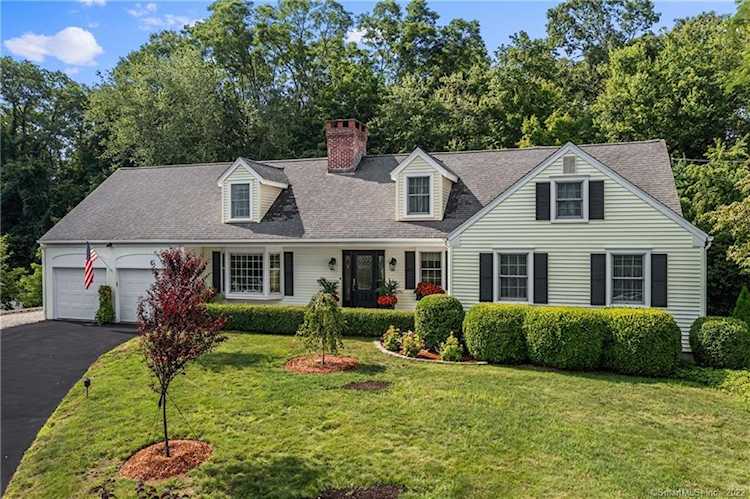 27 Partridge Lane Essex, CT 06426