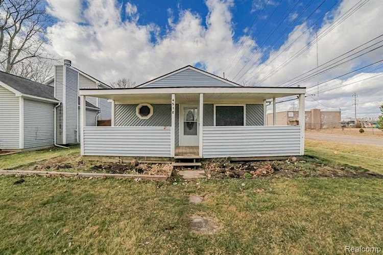 4512 Treadwell St Wayne, MI 48184