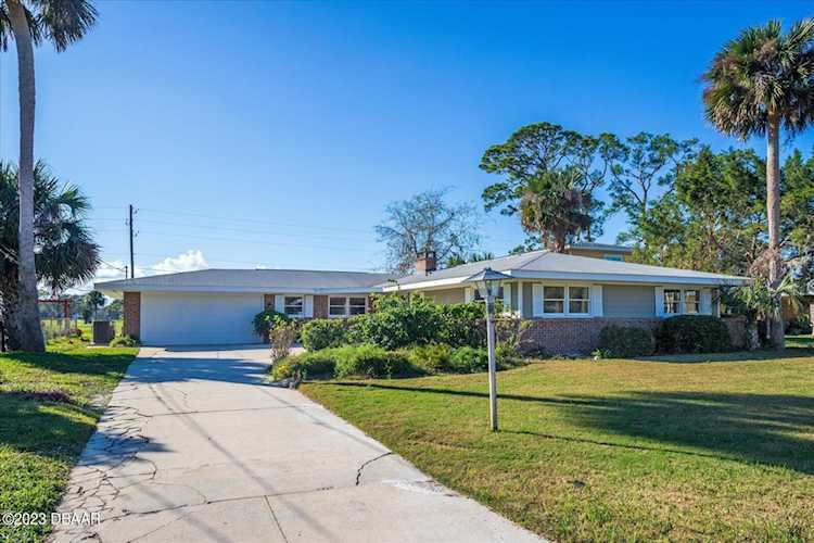 39 Fairway Circle New Smyrna Beach, FL 32168