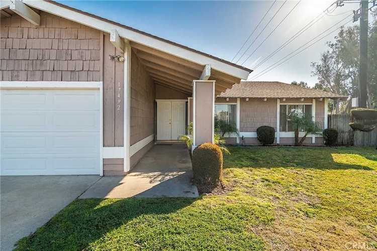 17492 Duello Ln Huntington Beach, CA 92647 | MLS OC23029269 Photo 1