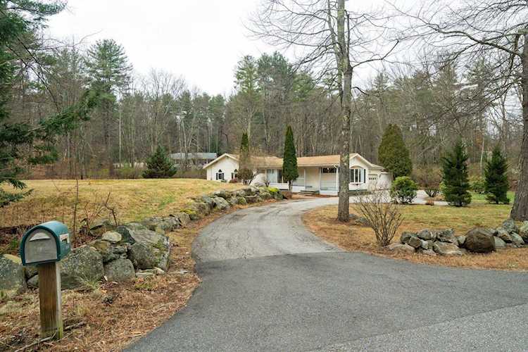 136 Wallace Rd Bedford, NH 03110