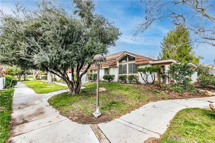 10449 Larwin Ave #6 Chatsworth, CA 91311