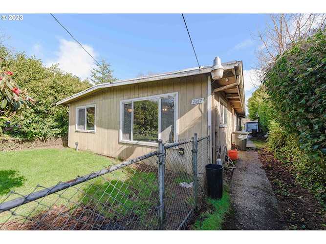 2567 Marion North Bend, OR 97459