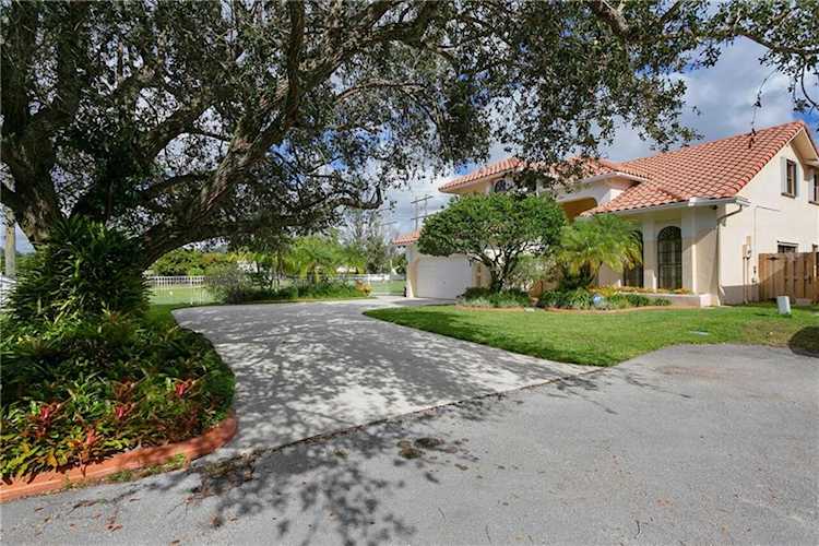2995 E Budd Dr Cooper City, FL 33026