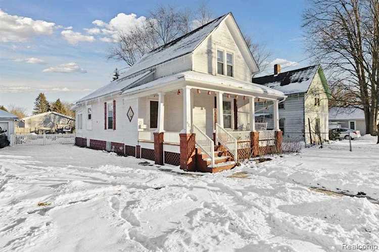 925 S Chipman Owosso, MI 48867 | MLS 60188761 Photo 1