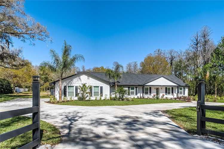 1019 Crystal Lake Rd Lutz, FL 33548