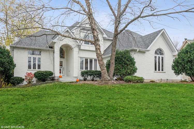 8 Yorkshire Ct Sugar Grove, IL 60554