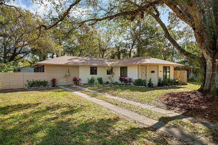 1405 30th St W Bradenton, FL 34205