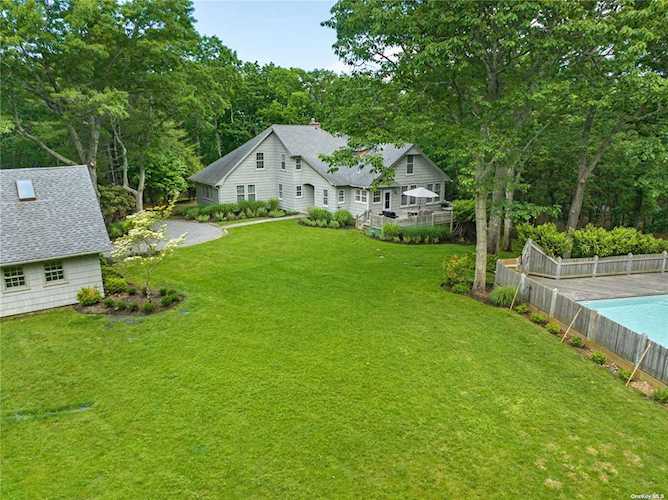 3380 Noyac Road in Sag Harbor, NY Photo 1