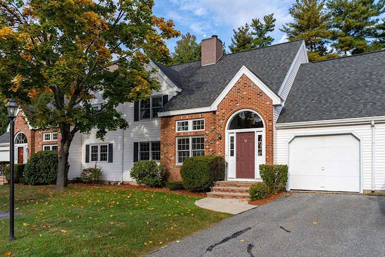 11 Stonebridge Dr Plaistow, NH 03865 | MLS 4933853 Photo 1