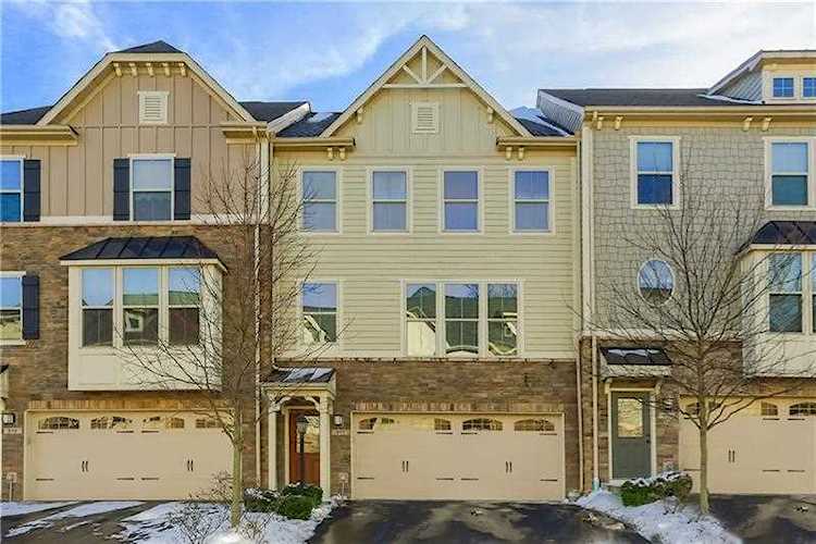 892 Beacon Pittsburgh, PA 15237