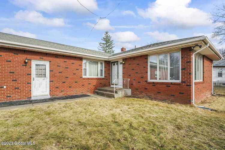 15 Oriole Ave Albany, NY 12209