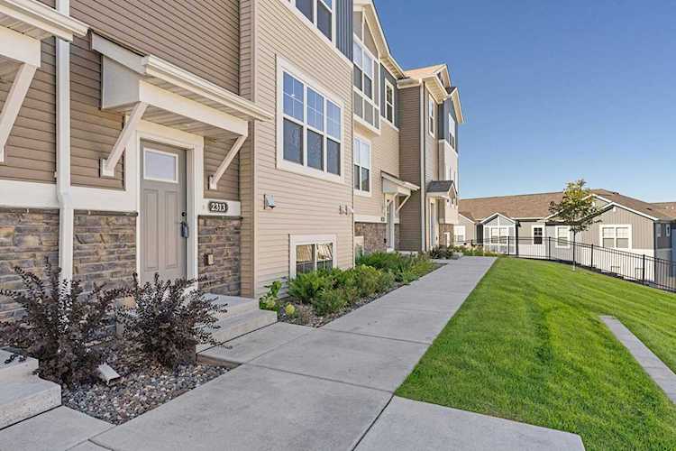 2313 Mckenney Way N North Saint Paul, MN 55109