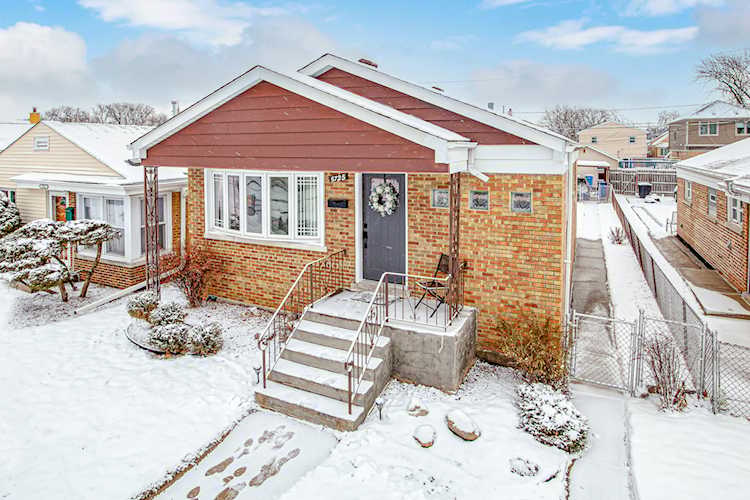 5725 S Monitor Ave Chicago, IL 60638
