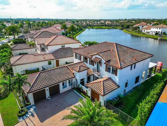 8297 NW 28 St Cooper City, FL 33024