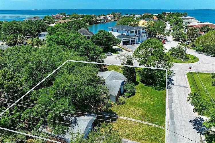 3006 S Beach Dr Tampa, FL 33629