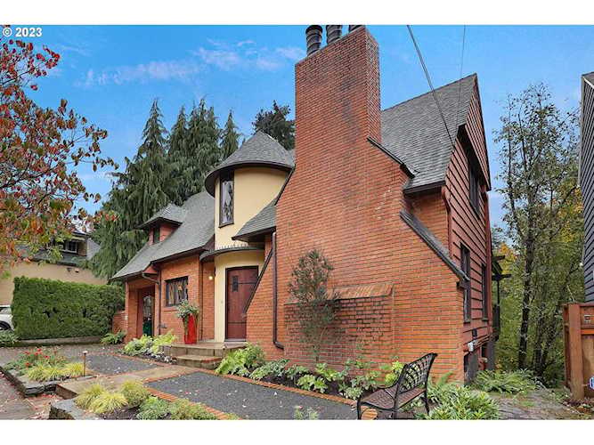 2362 SW Madison ST Portland, OR 97205