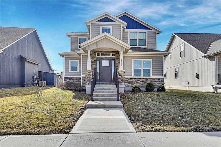 1813 SW Napa Valley Dr Lee's Summit, MO 64082 | MLS 2422411 Photo 1
