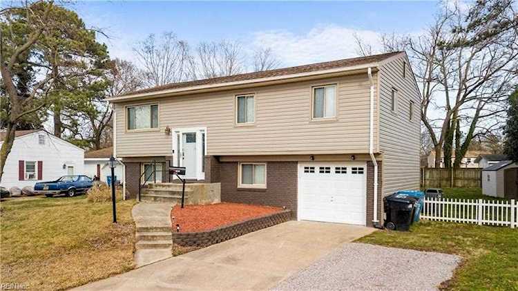 836 Lamplight Ln Virginia Beach, VA 23452