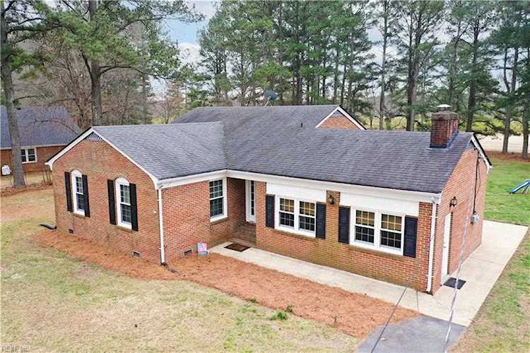 30124 Country Club Rd Courtland, VA 23837 | MLS 10475413 Photo 1