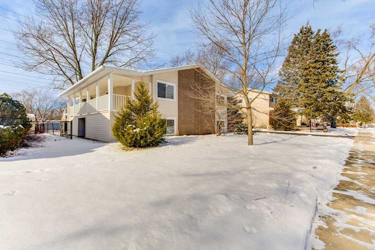 6426 Macarthur Dr Woodridge, IL 60517