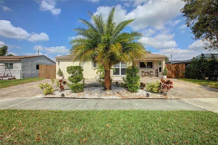 6851 Cody St Hollywood, FL 33024