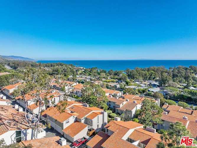28244 Rey De Copas Ln Malibu, CA 90265
