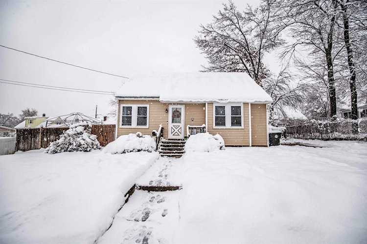 40 Mcguigan Ave Manchester, NH 03103 | MLS 4941467 Photo 1