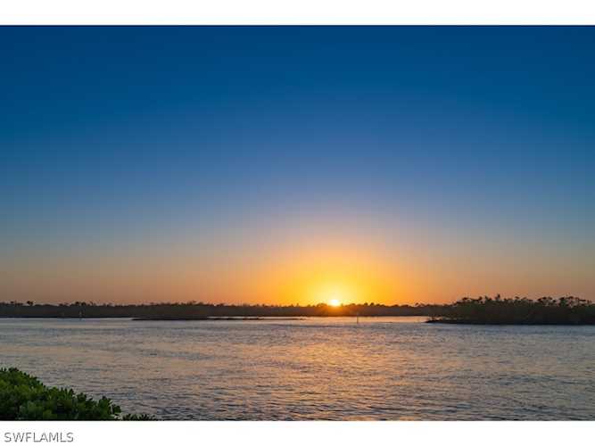 940 E Admiralty Parade Naples, FL 34102
